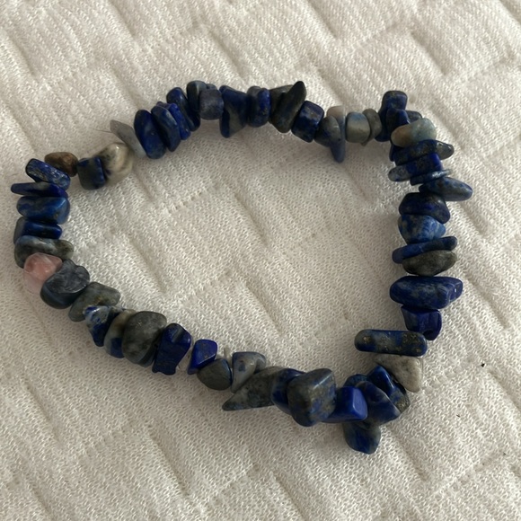 Lapis lazuli chips natural gemstone crystal bracelet - Picture 2 of 5